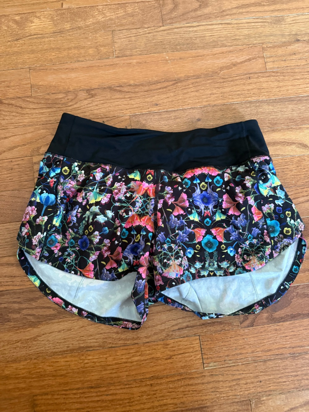 Lululemon Speed Up 4” Shorts Flowerscope Printed Black size 6